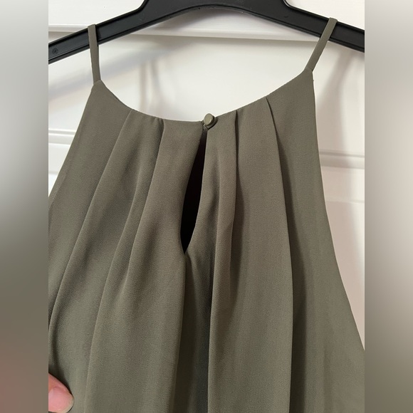 NWT Lush Olive Green High Neck Pleated Dress Size Medium (Francesca’s) - Picture 4 of 9